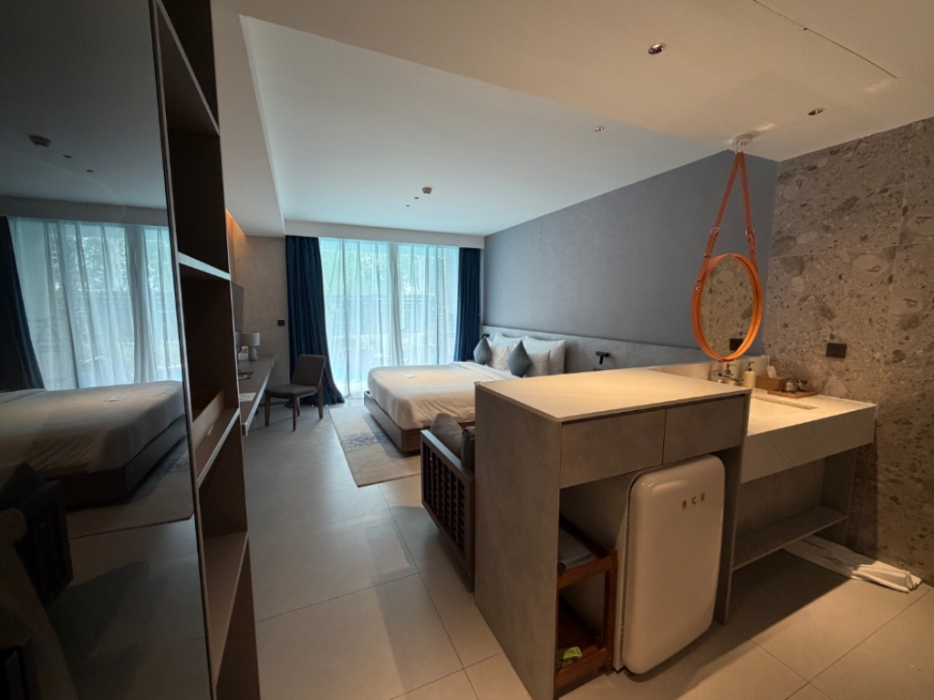 Elevated Island Comfort at Sunshine Beach | Studio Apartment - photo 1