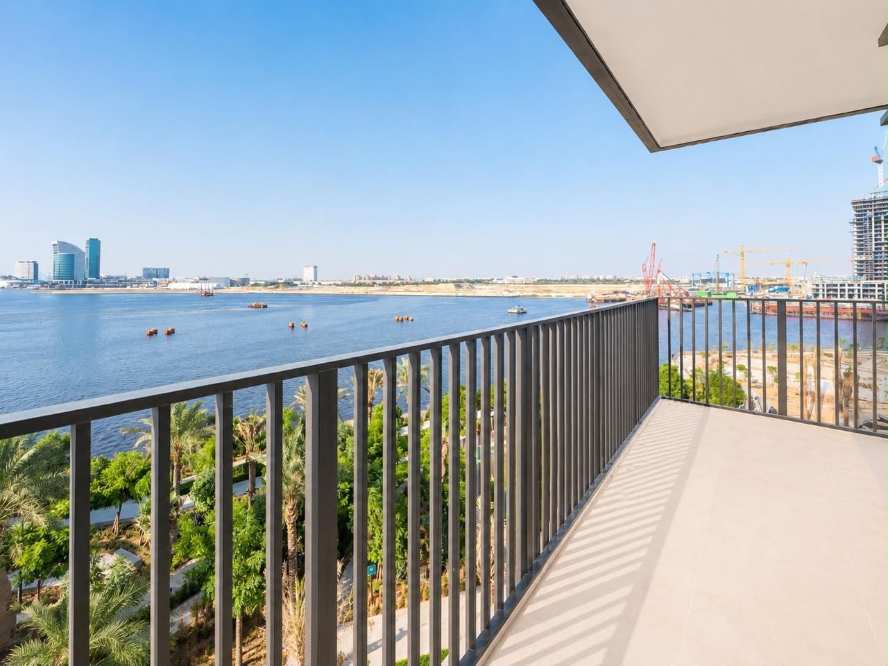 Waterfront 3BR+Maids Room | Full Sea View | Amazing Community - photo 1